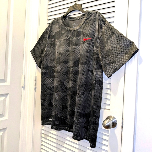 The Nike Tee Men's XXL 2XL Legend Dry-Fit Camo Short Sleeve Training Shirt Top - Picture 3 of 11